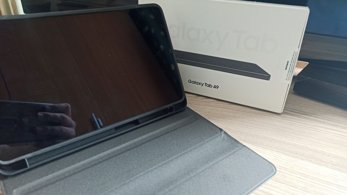 Таблет Samsung Galaxy Tab A9 с подарък клавиатура