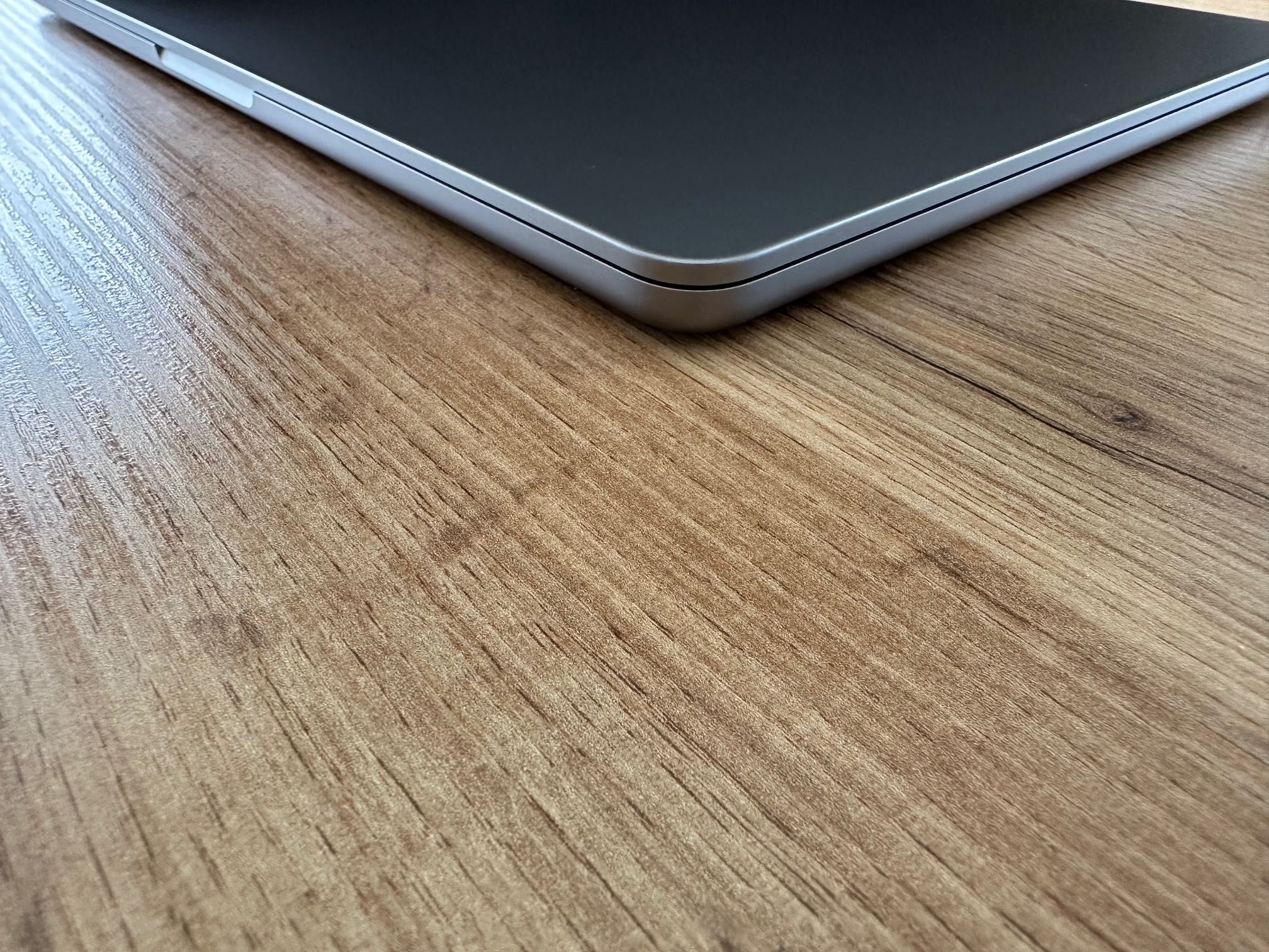 MacBook Air 13" M2 Chip 8-CPU, 8-GPU, 24GB RAM, 256GB SSD