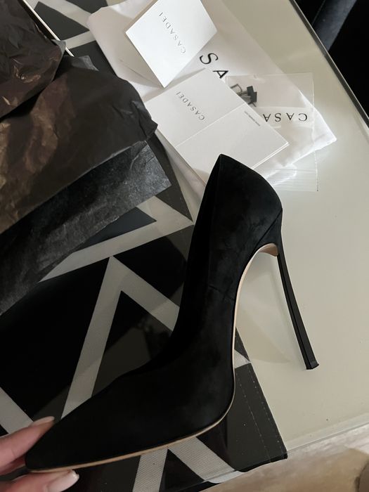 Обувки Casadei      .