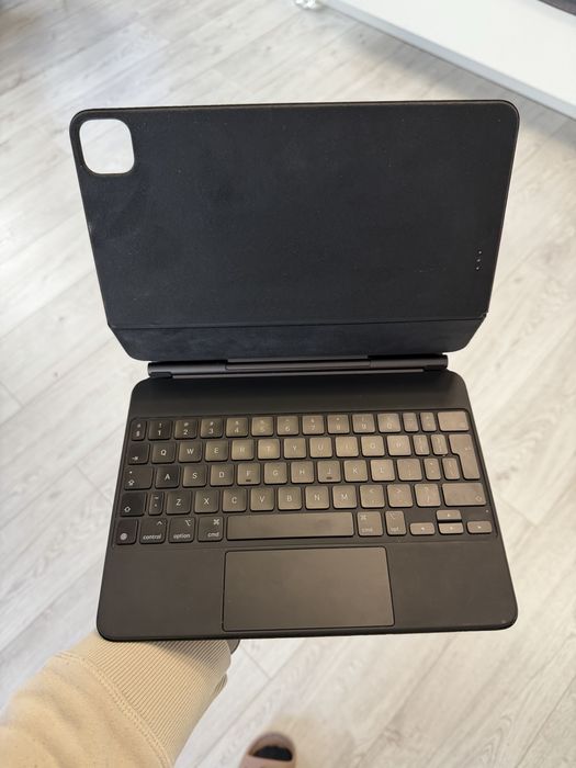 Magic keyboard iPad 11”