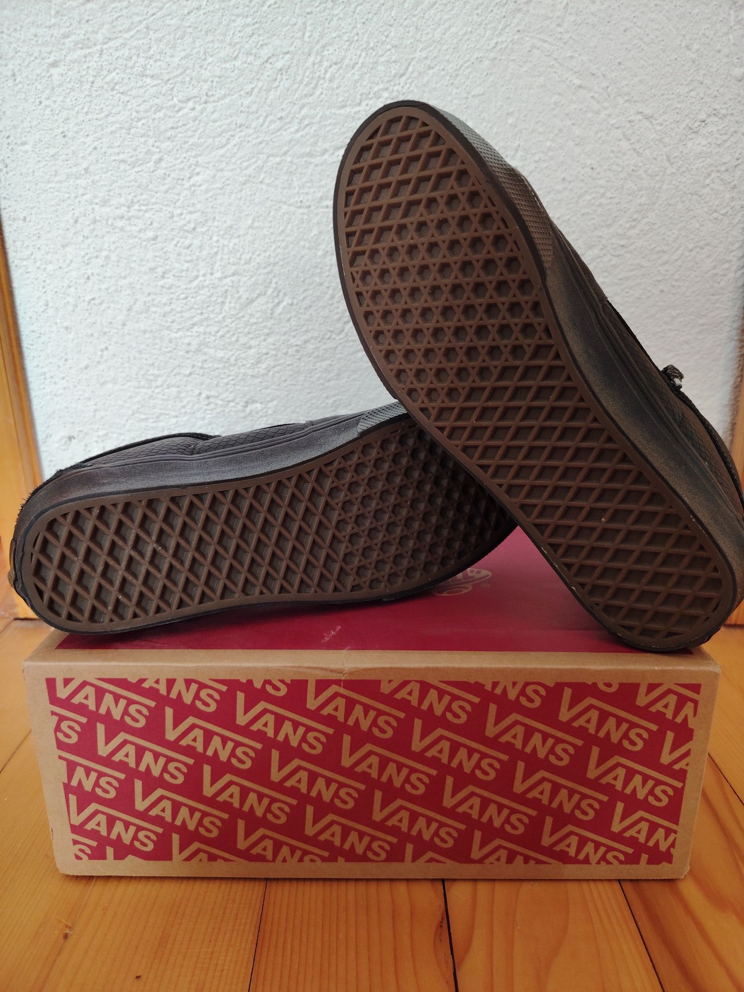 Нови кецове Vans
