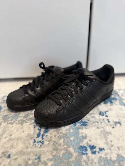 • Adidas  • SUPERSTAR •