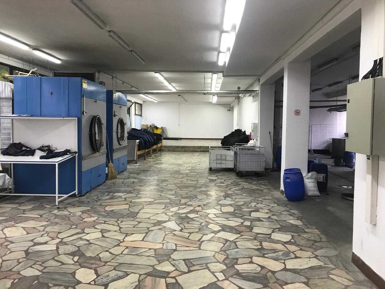 Продава се Промишлена сграда в Лозница - 1624 кв.м за 247 €/кв.м - Снимка #5