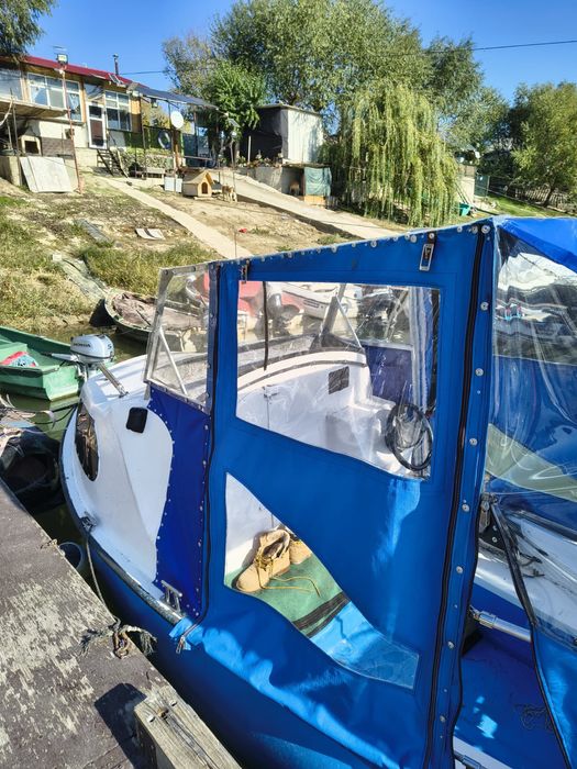 Barca cu motor honda