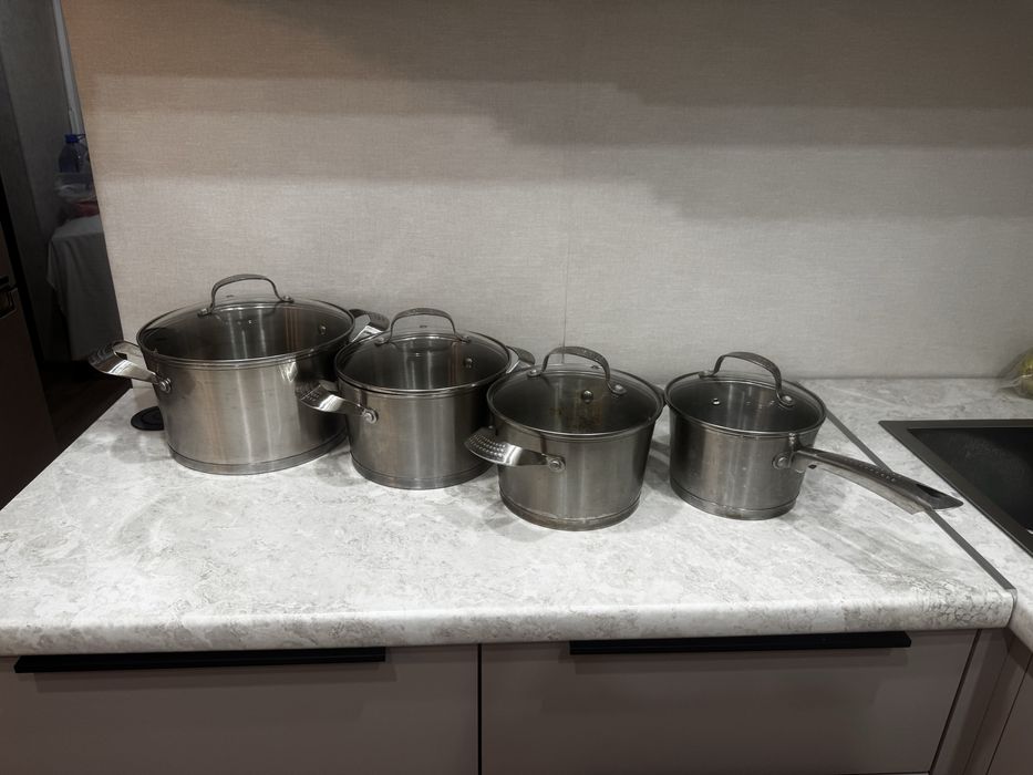 Кастрюли с крышками