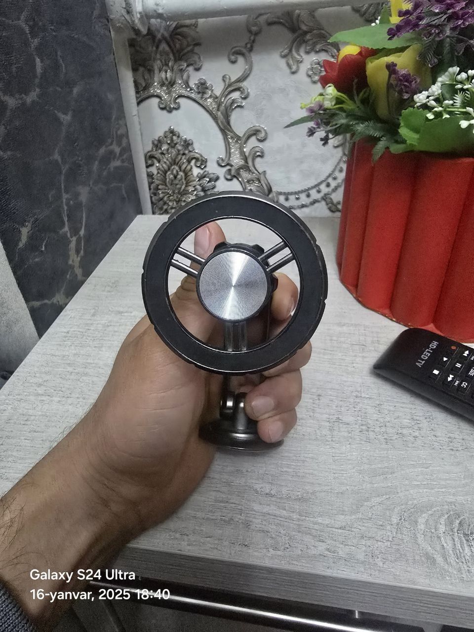 Moshenaga telfon ushlab turgich sotiladi