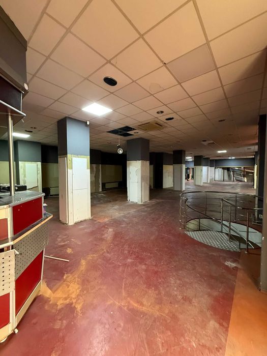 Spațiu comercial de închiriat – 336 mp + subsol + parcare