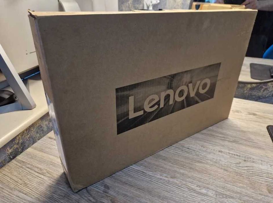 Ноутбук в коробке Lenovo idiapad1 для работы модель 15iGK7