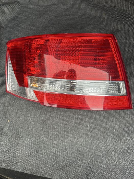 Stop Audi a6 c6 Stanga Spate avariat cu soclu si becuri