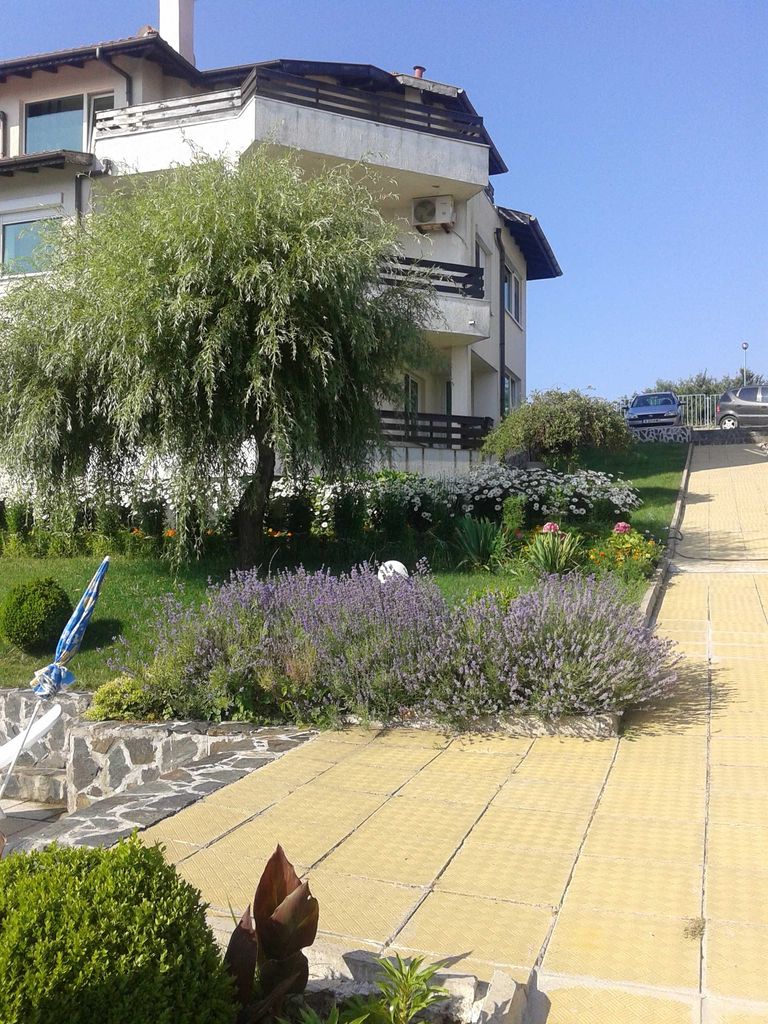 Дава се под наем Тристаен апартамент в с. Лозенец, Област Бургас - 120 кв.м за 433.5 € - Снимка #11