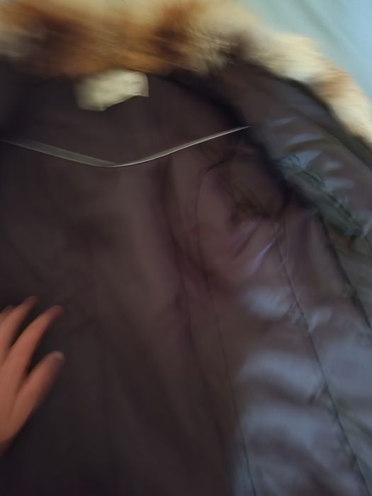 Vând geaca ch pufi de lei armani