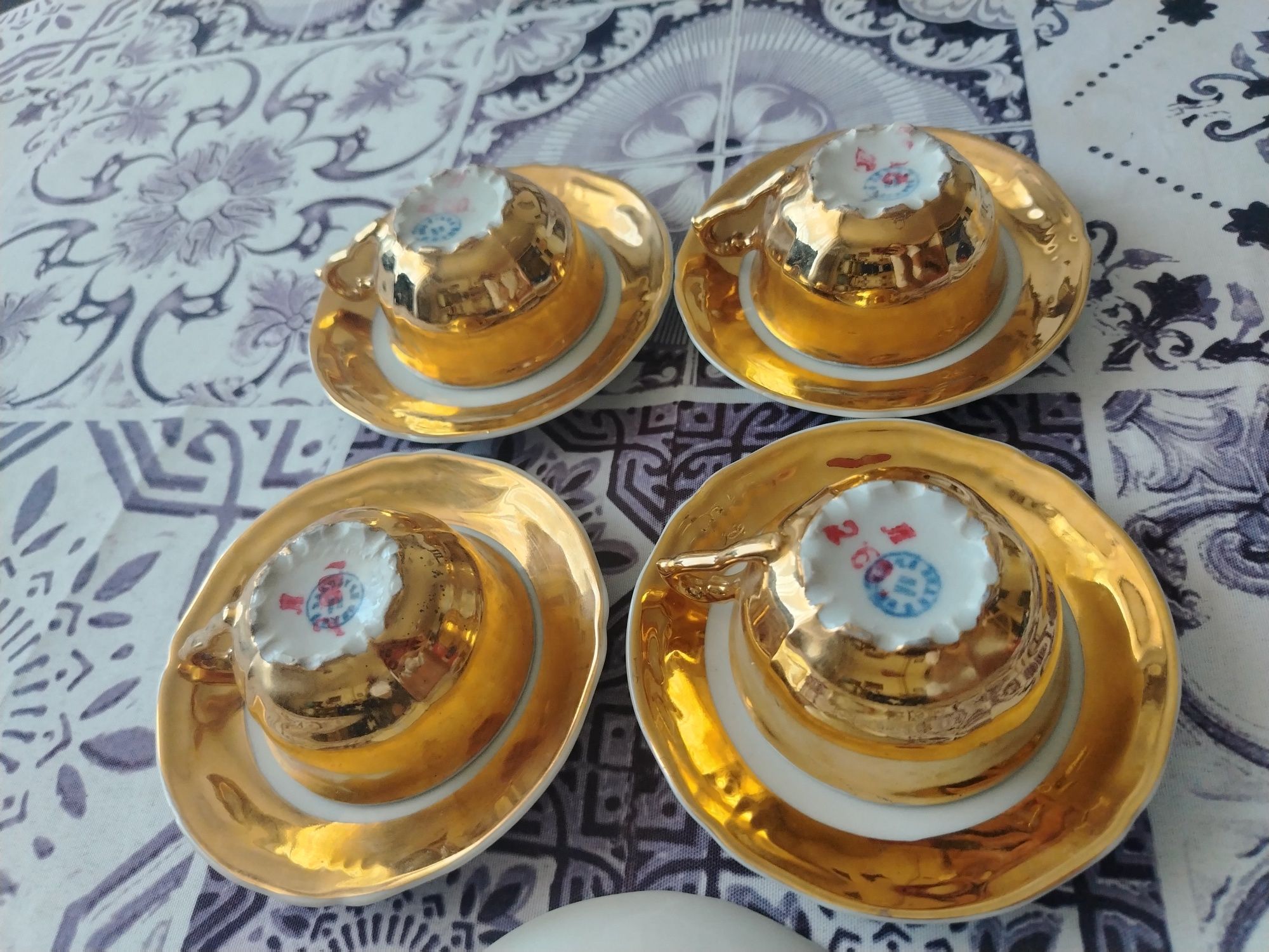 Старинен сервиз за кафе, 6 чаши и чинийки, здрави