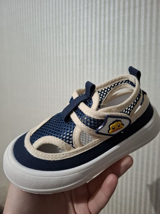 Сандалии новые. 27 размер