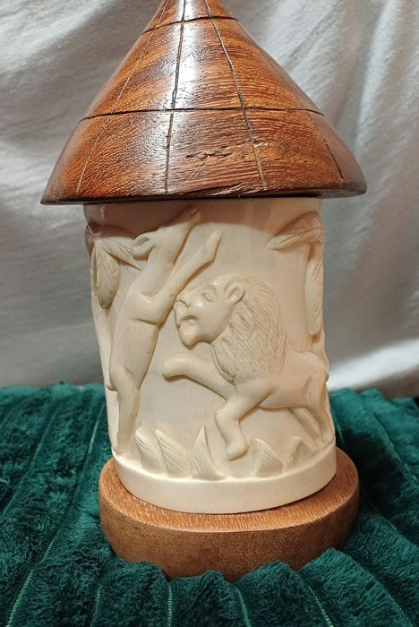 Vând obiect din fildeș