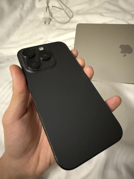Продаю iPhone 15 pro 256gb