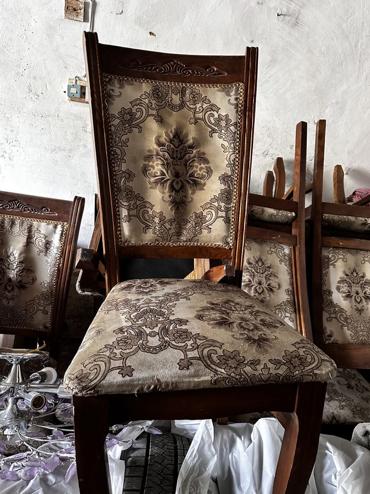 Продам стулья для зала из дерево