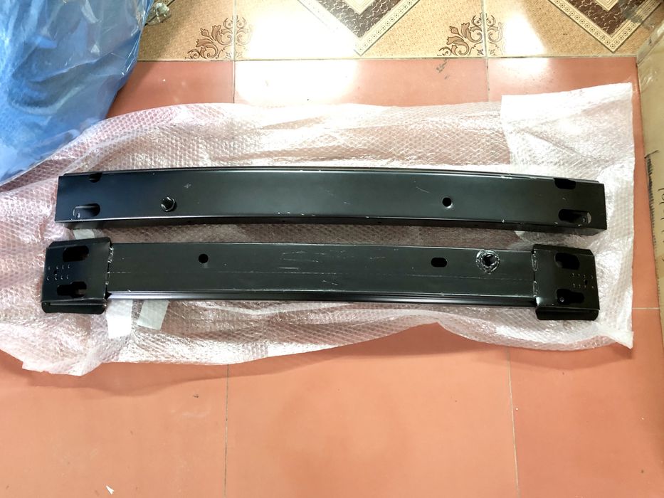 Усилитель переднего бампера Камри 40 45