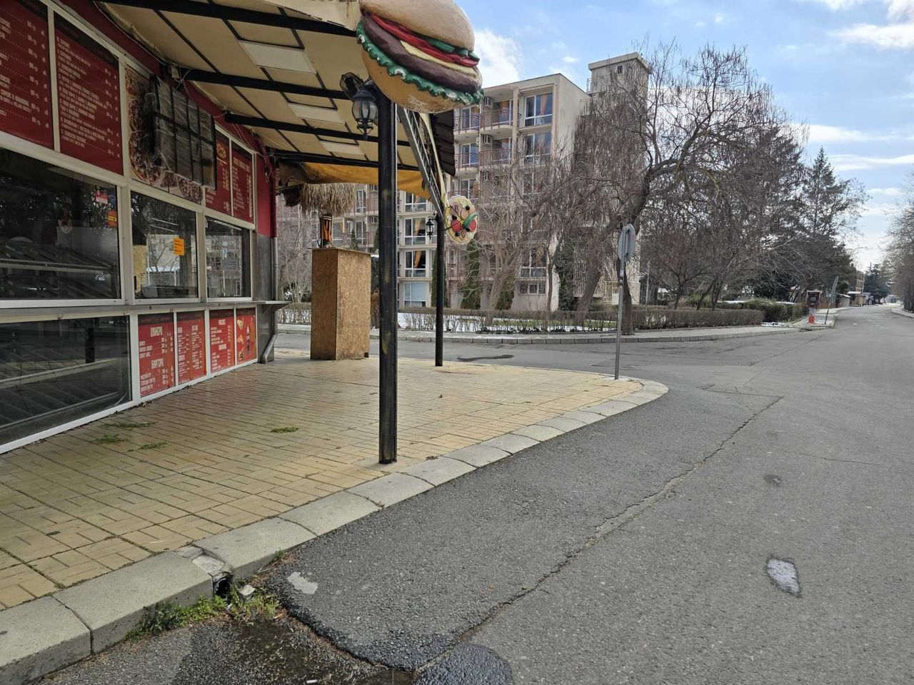 Дава се под наем Заведение в к.к. Слънчев бряг - 100 кв.м за 20000 € - Снимка #2