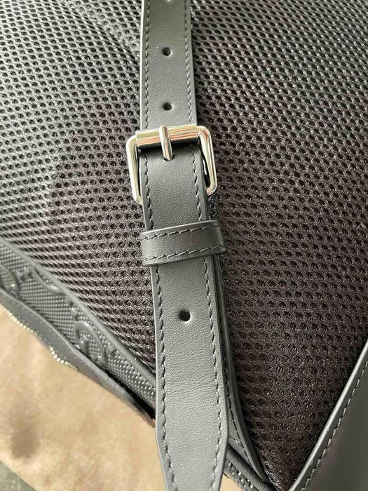 Rucsac negru Embossed Gucci din piele naturală perforată Authentic