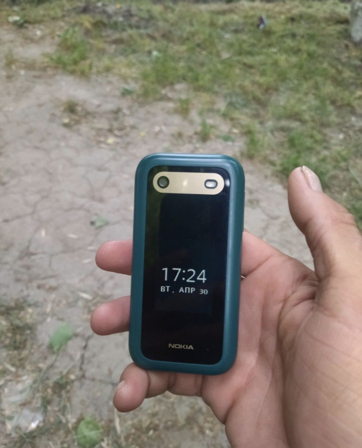 Продается оригинальный Nokia 2660 green