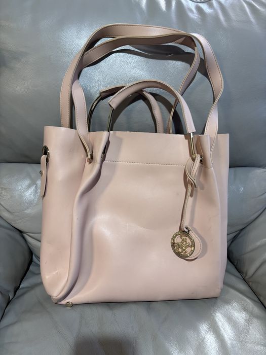 Ofer spre vanzare o geanta Beverly Hills Polo