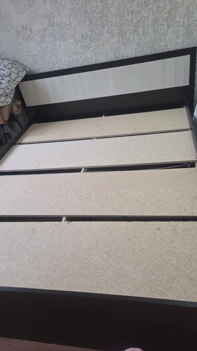 Продам двуспальная кровать
160 на 200
Состояние нормальное