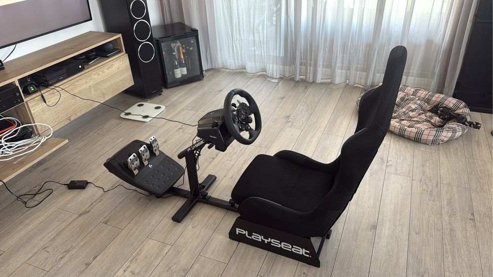 Playseat + Volan Logitech G923