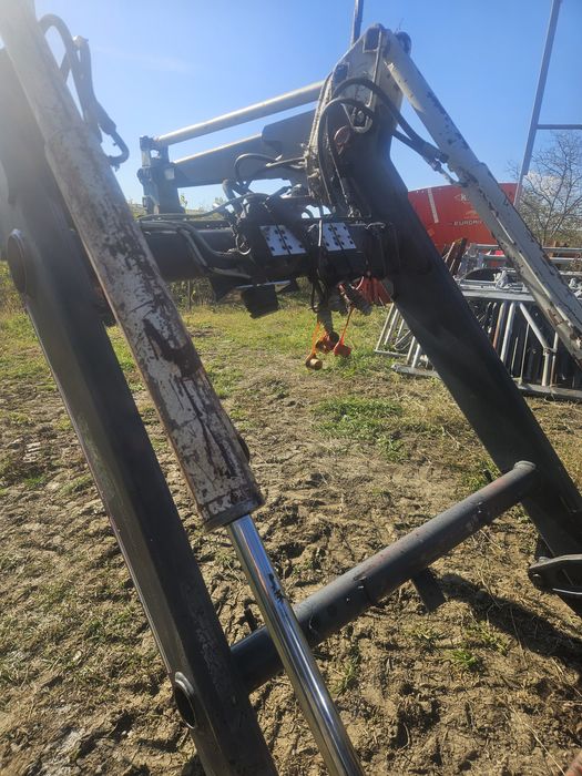 Încărcător frontal Faucheux F20 pentru tractor Renault