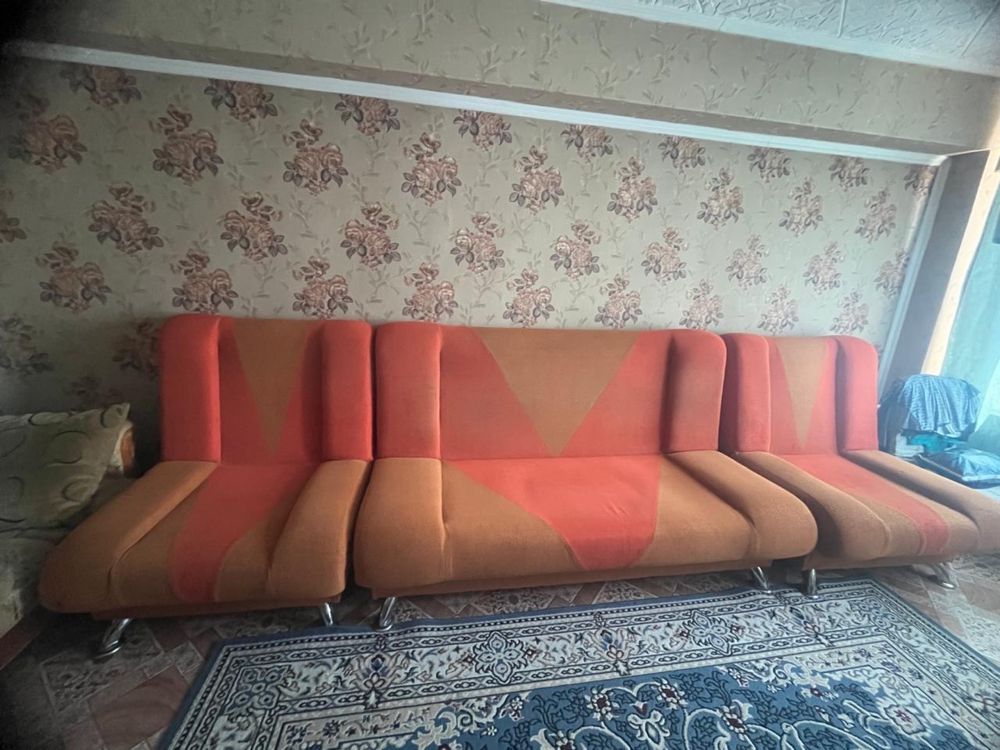 Продам диван и два кресла
