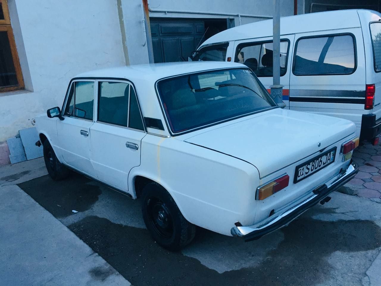 Vaz 21011 sotiladi srocni