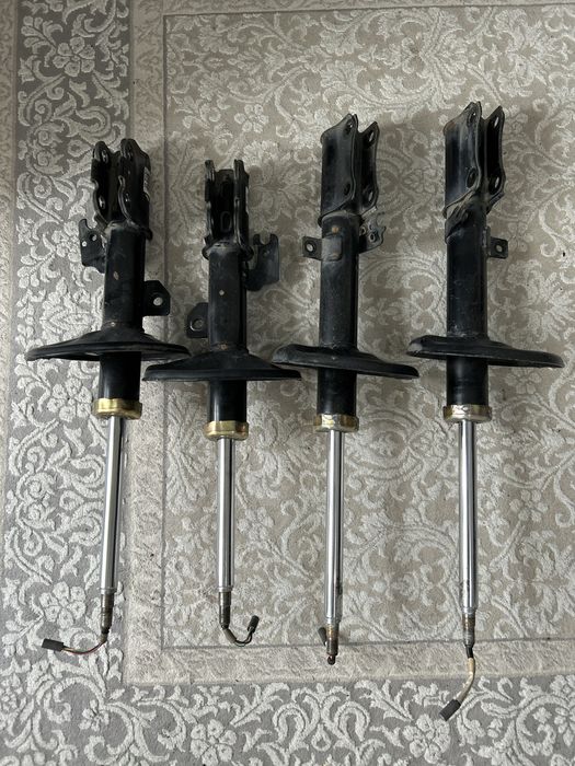 Стойки Тойота Виндом, оригинал