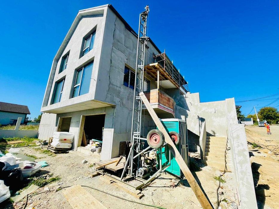 Vanzare casa cuplata cu panorama 156 mpu, 2 garaje zona Dambul Rotund