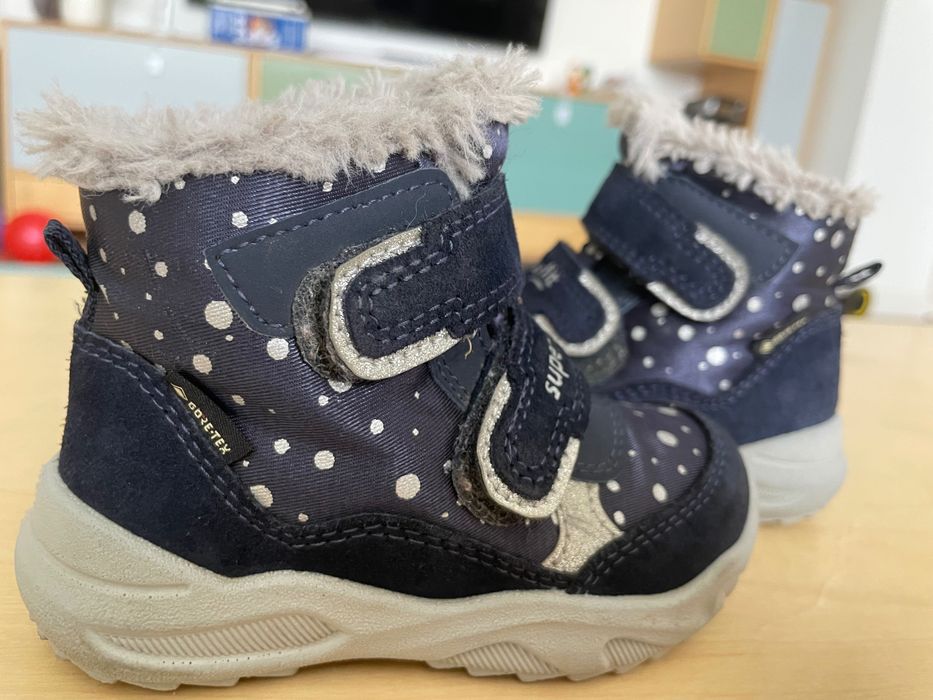 Ghete Superfit îmblănite, impermeabile, mărimea 21 – stare excelenta