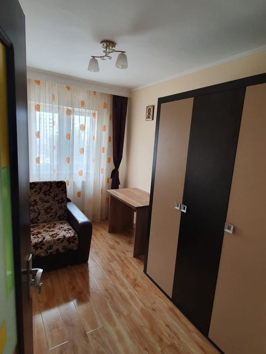 Vând apartament cu trei camere