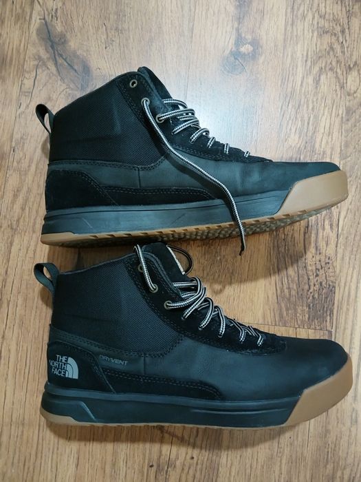 Кожени кецове 44 номер. The north face.