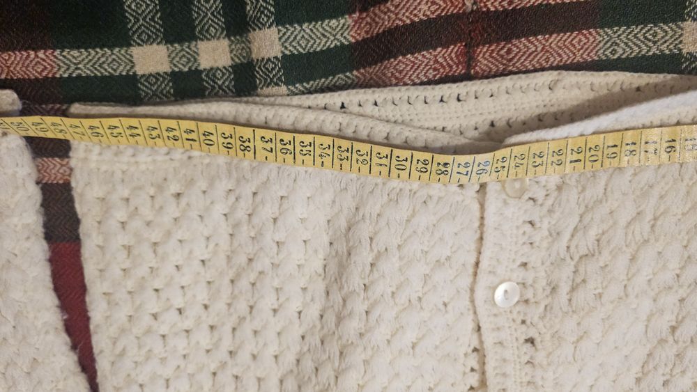 Ръчво плетена дамска жилетка