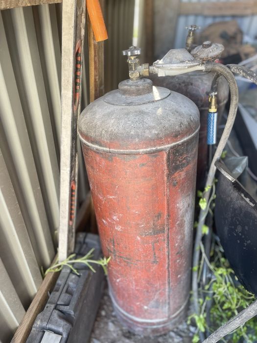 Үлкен Газ балон екі дана бар .сатылады .жағдаиы жақсы .қолданылған