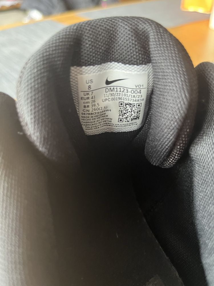 LeBron witness 7 black