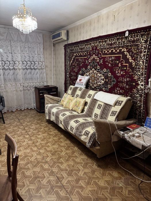 Продам чиланзар 24.  Двух комнатная.  Балкон 1*3