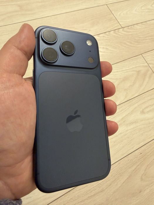 iPhone 17 Pro 256 Gb Deep Blue