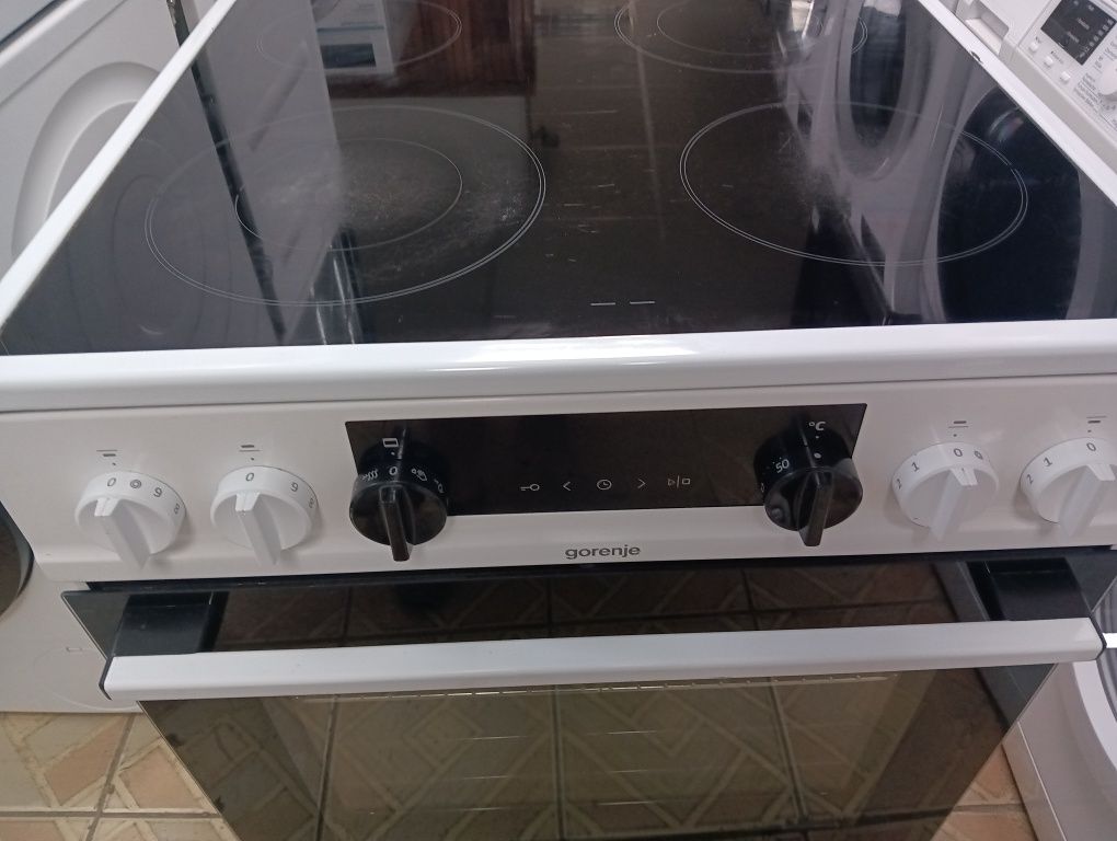 Свободно стояща печка с керамичен плот Gorenje 2 години гаранция!