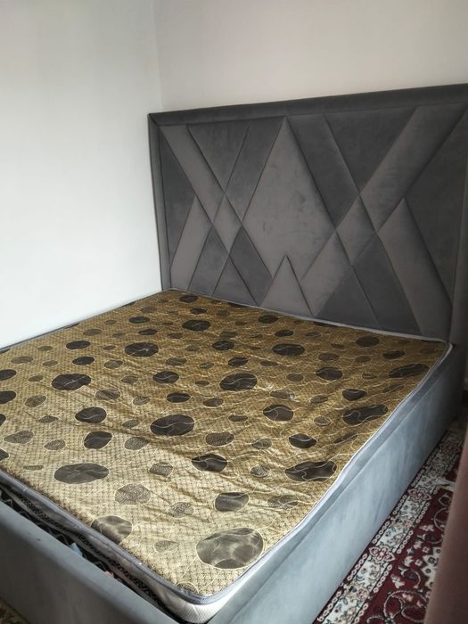 Двухспальная кровать