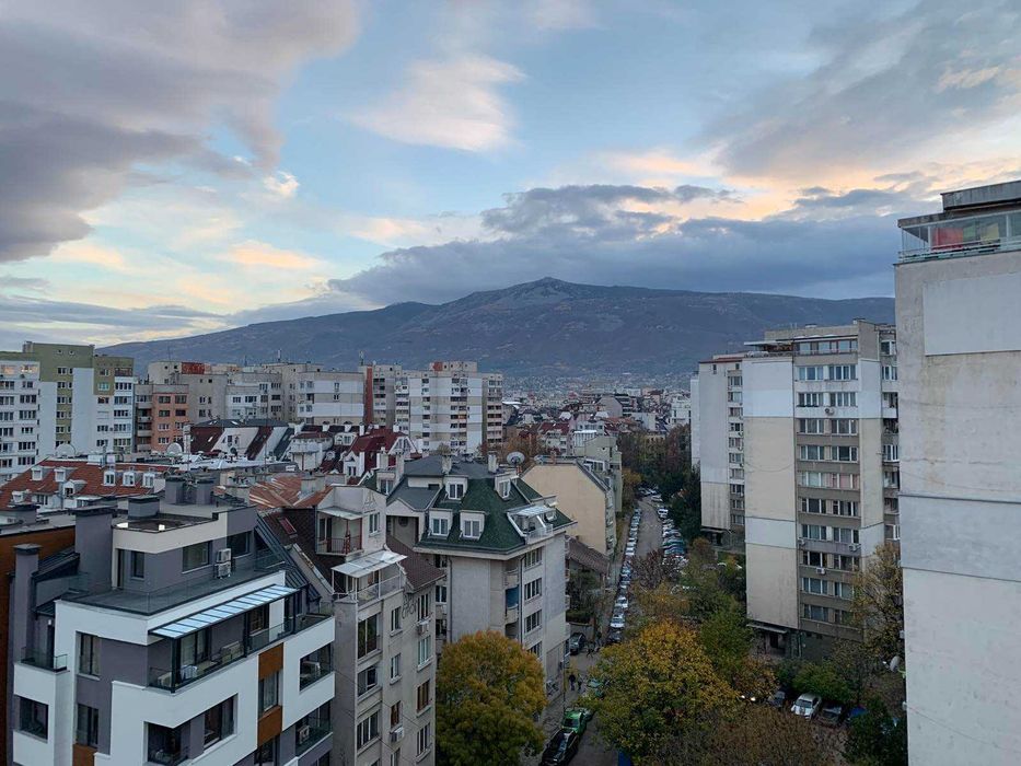 Просторен слънчев двустаен до Английската гимназия в Стрелбище