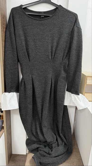 Дълга рокля с широки ръкави