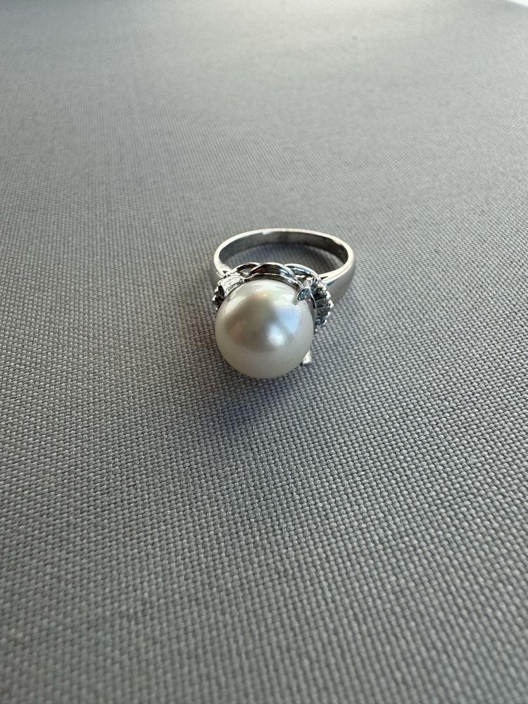 Inel din platina, perla si diamante