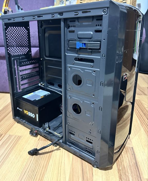 Carcasa PC si sursa Corsair VS 550