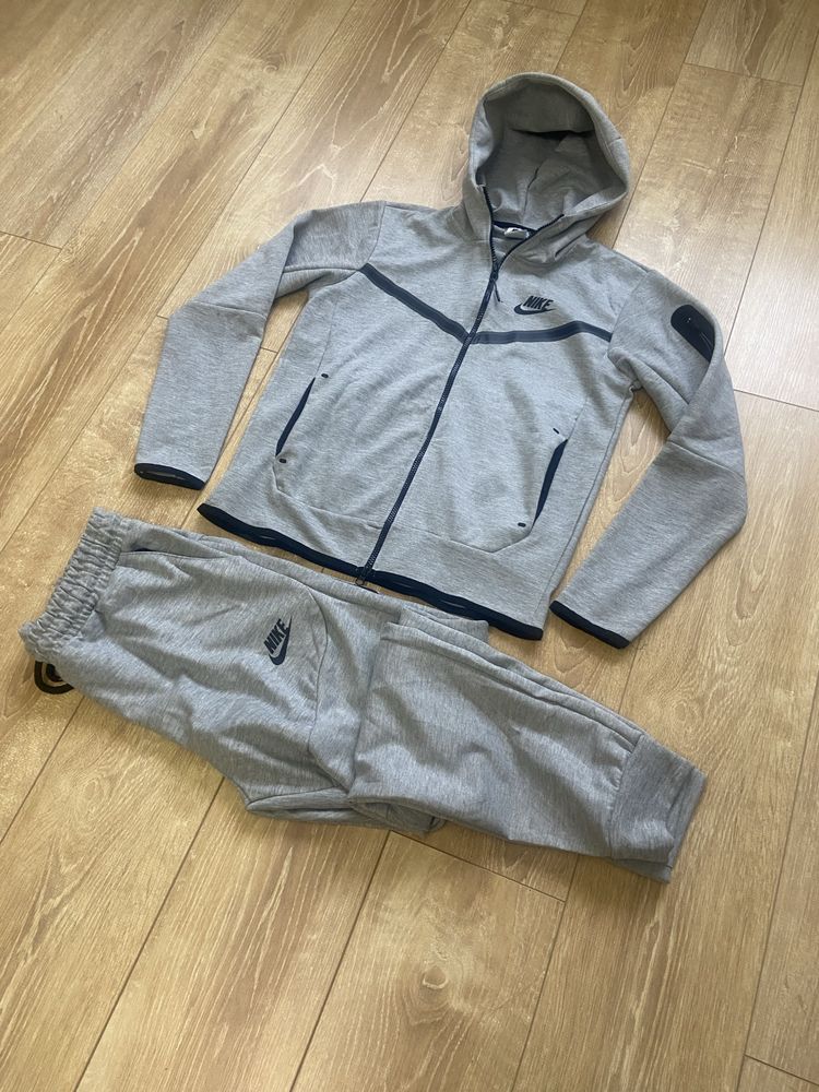 Trening Tech Fleece Nike marimea M,XL,XXL