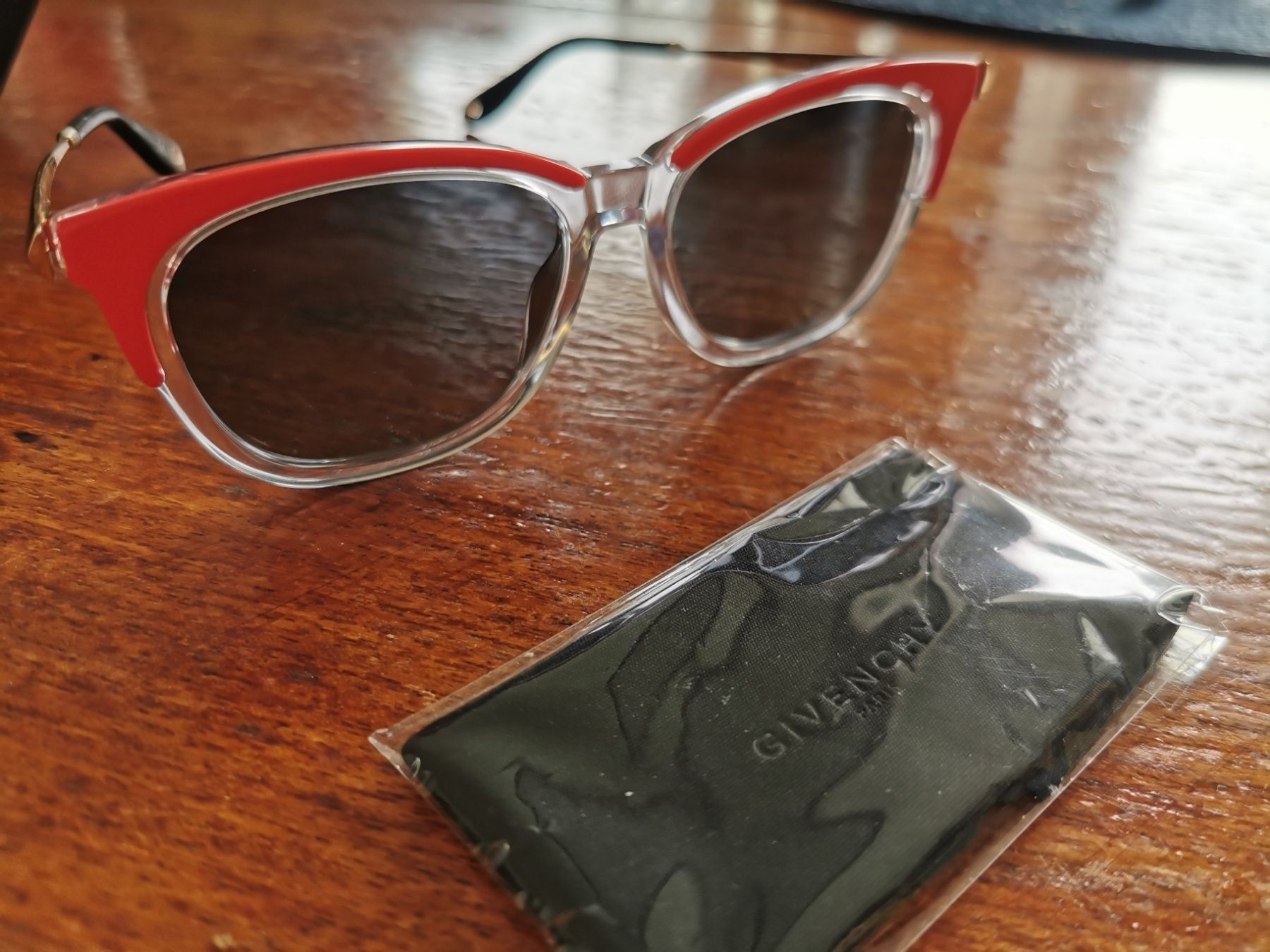 Оригинални дамски слънчеви очила Givenchy