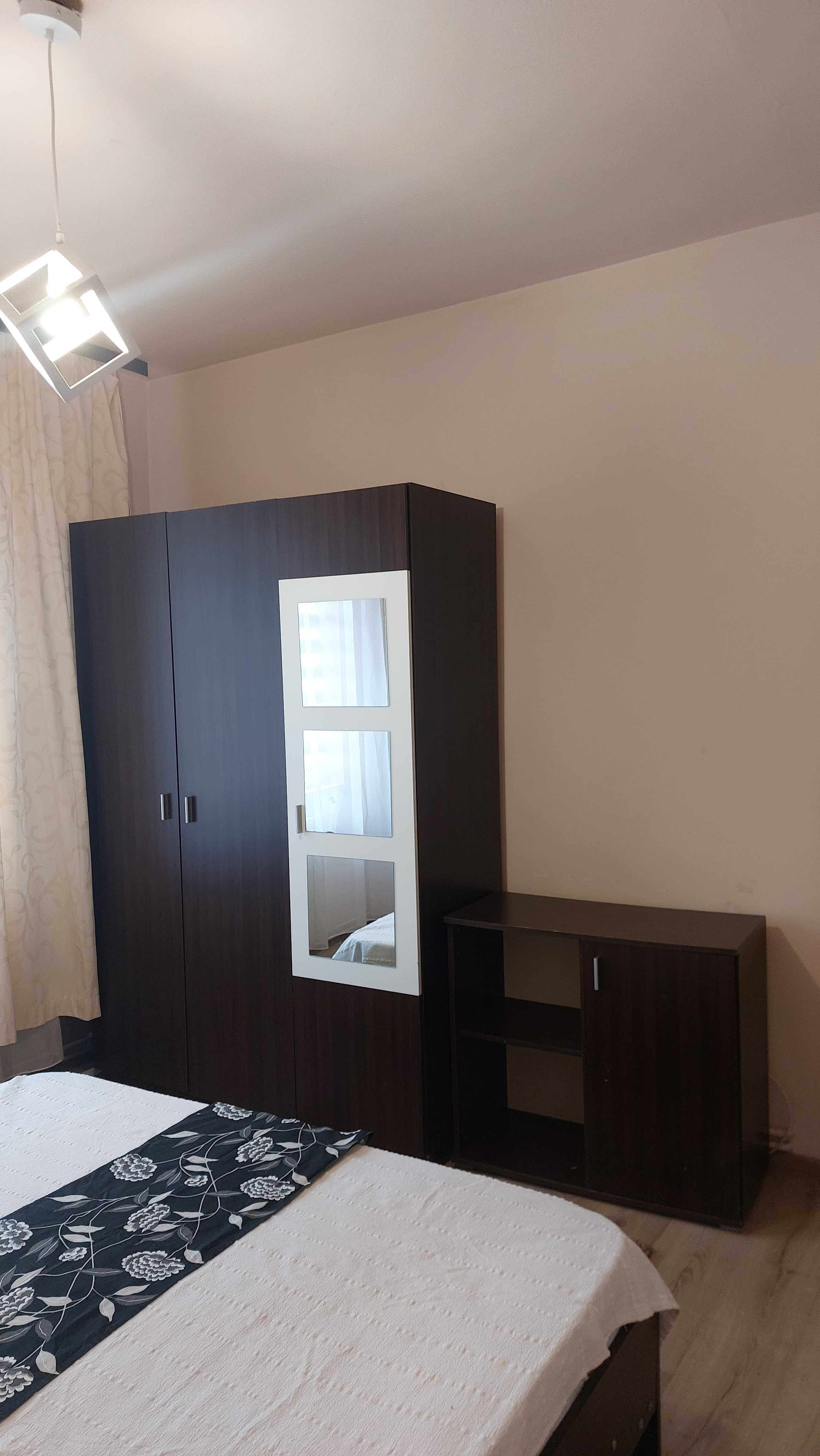 Dau in chirie apartament cu 3 camere, cartierul Unirii