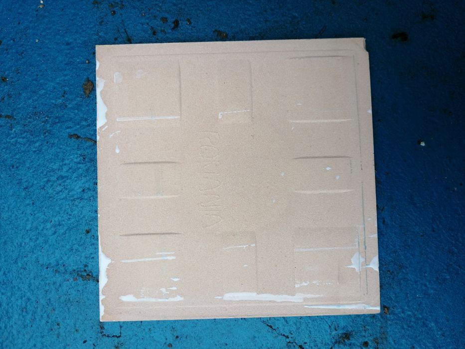 Placi de faianta 15x15x0.5cm 34 metri patrati